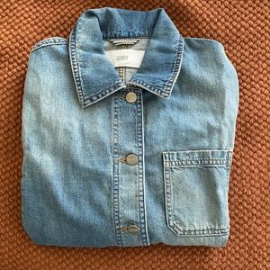 Closed button up/jean jacket
